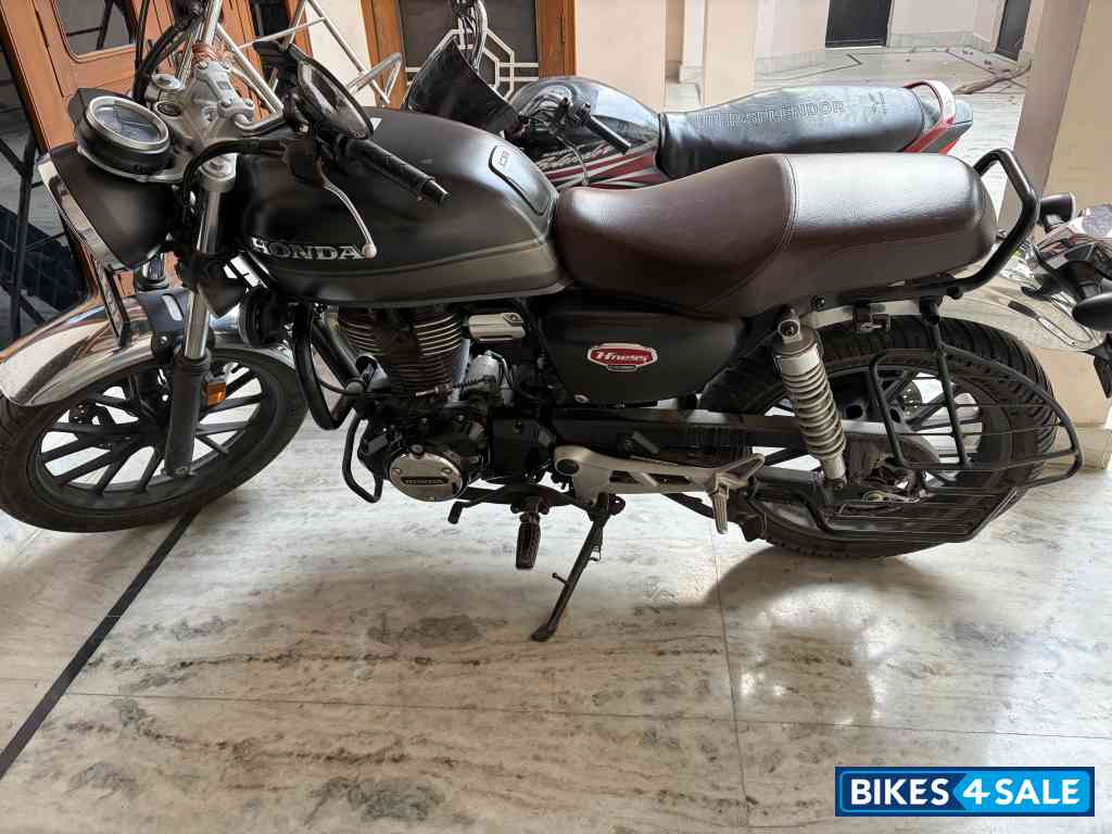 Matt Grey Honda Hness CB350 DLX