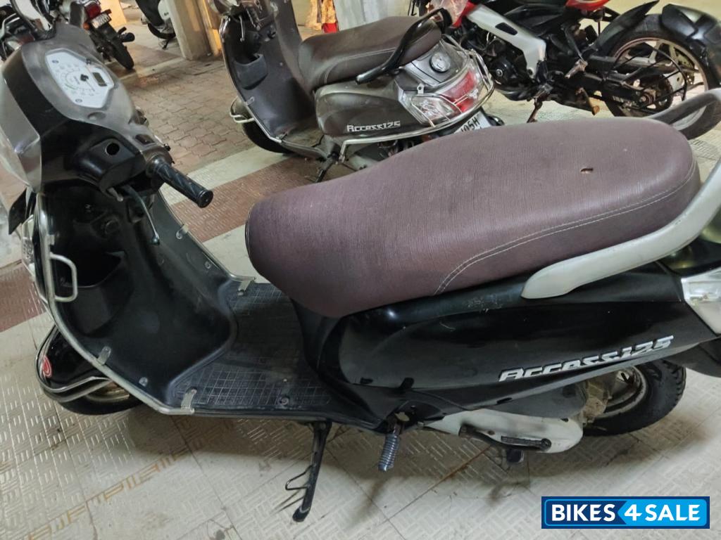 Black Suzuki Access 125 Black Suzuki Access 125