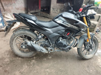 Pearl Igneous Black Honda Hornet 2.0 2025