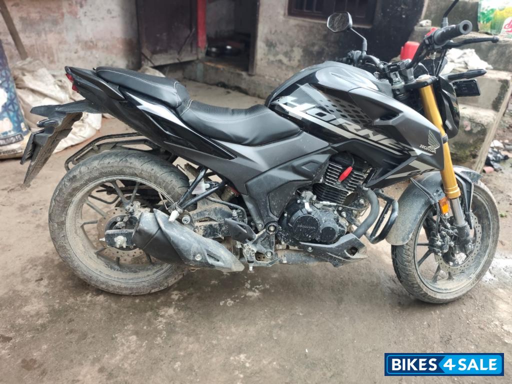 Pearl Igneous Black Honda Hornet 2.0 2025 Pearl Igneous Black Honda Hornet 2.0 2025
