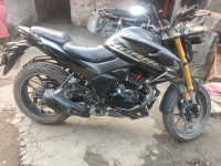 Pearl Igneous Black Honda Hornet 2.0 2025