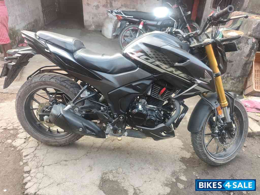 Pearl Igneous Black Honda Hornet 2.0 2025 Pearl Igneous Black Honda Hornet 2.0 2025