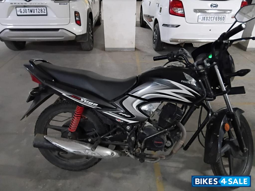 Black Honda Dream Yuga