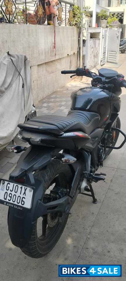 Black Bajaj Pulsar N150