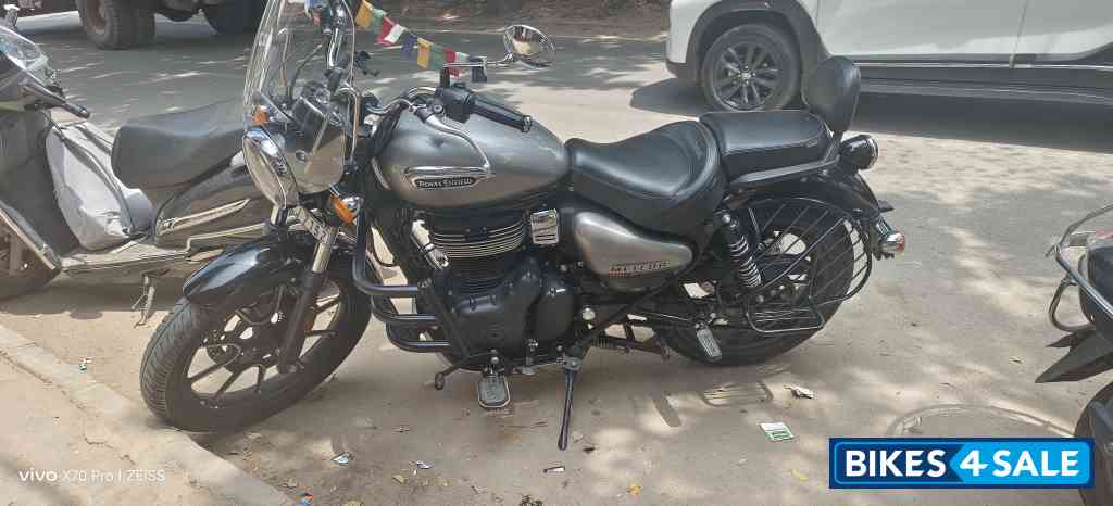 Supernova Silver Royal Enfield Meteor 350 Supernova