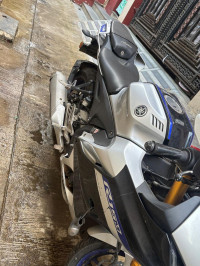 Yamaha R15M