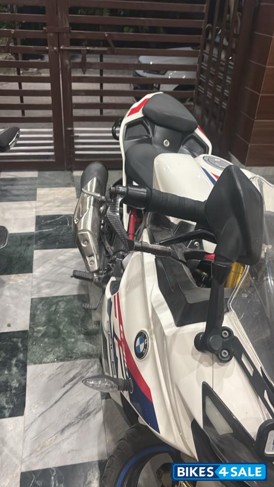 Polar White BMW G 310 RR