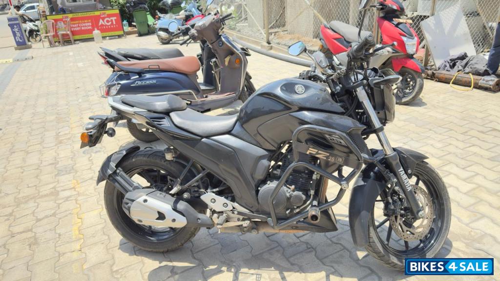Black Yamaha FZ 25 BS6