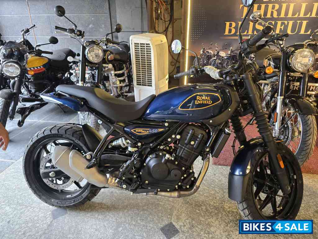 Twilight Blue Royal Enfield Guerrilla 450 Dash