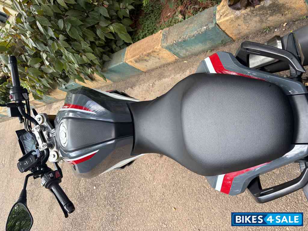 Limestone Metallic BMW G 310 R