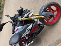 Limestone Metallic BMW G 310 R