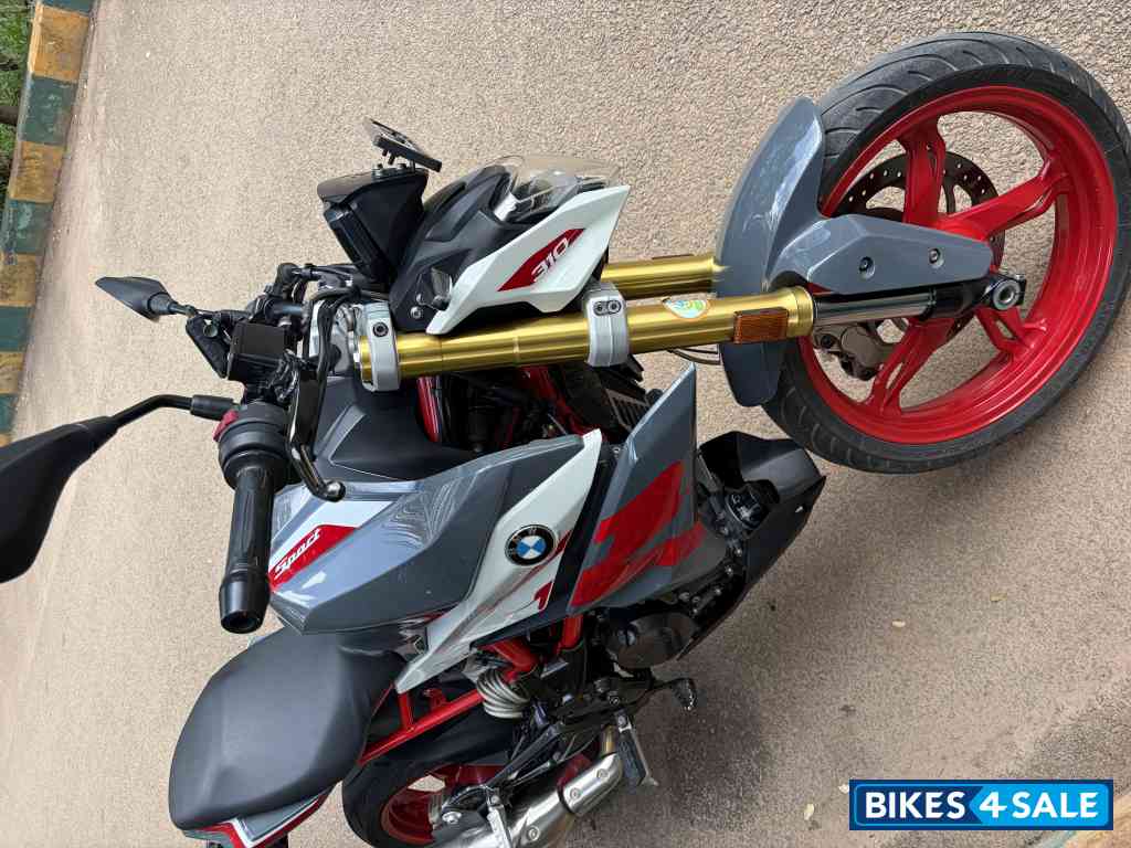 Limestone Metallic BMW G 310 R Limestone Metallic BMW G 310 R