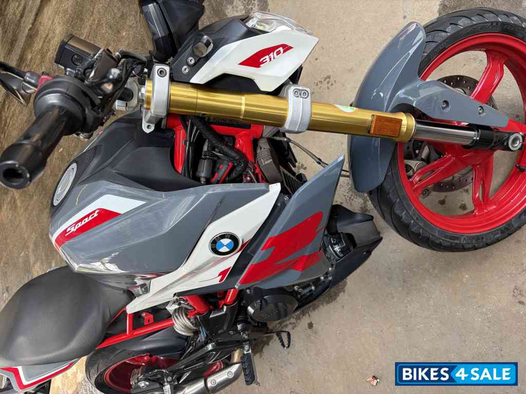 Limestone Metallic BMW G 310 R Limestone Metallic BMW G 310 R