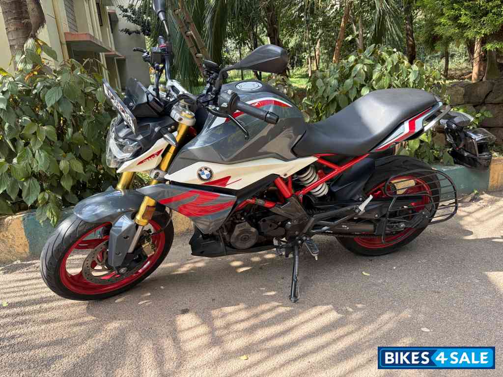 Limestone Metallic BMW G 310 R Limestone Metallic BMW G 310 R