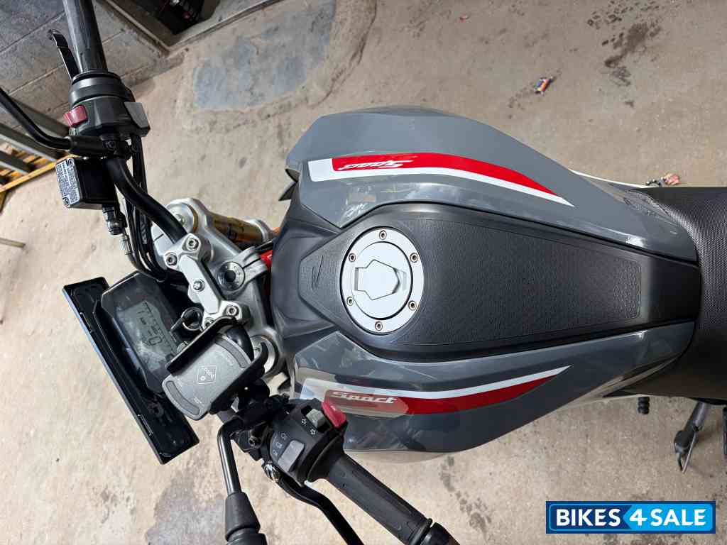 Limestone Metallic BMW G 310 R Limestone Metallic BMW G 310 R
