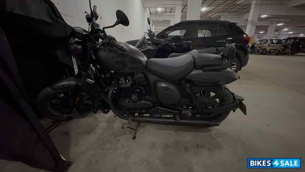 Shadow Black Yezdi Roadster 2025 Shadow Black Yezdi Roadster 2025