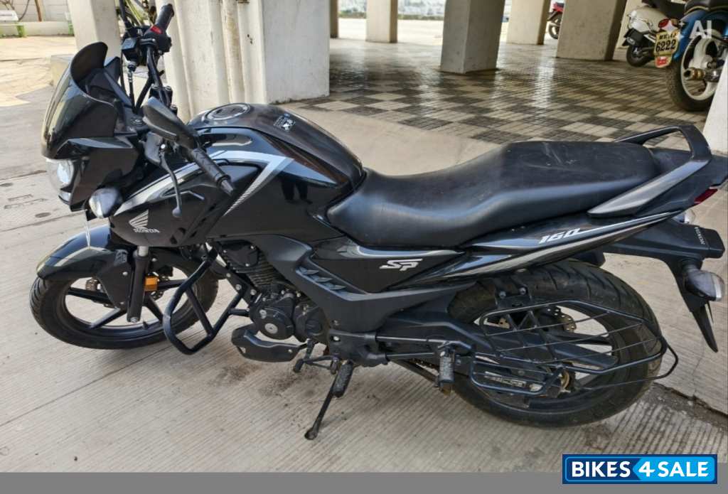 Black White Strip Honda SP 160 Double Disc Black White Strip Honda SP 160 Double Disc