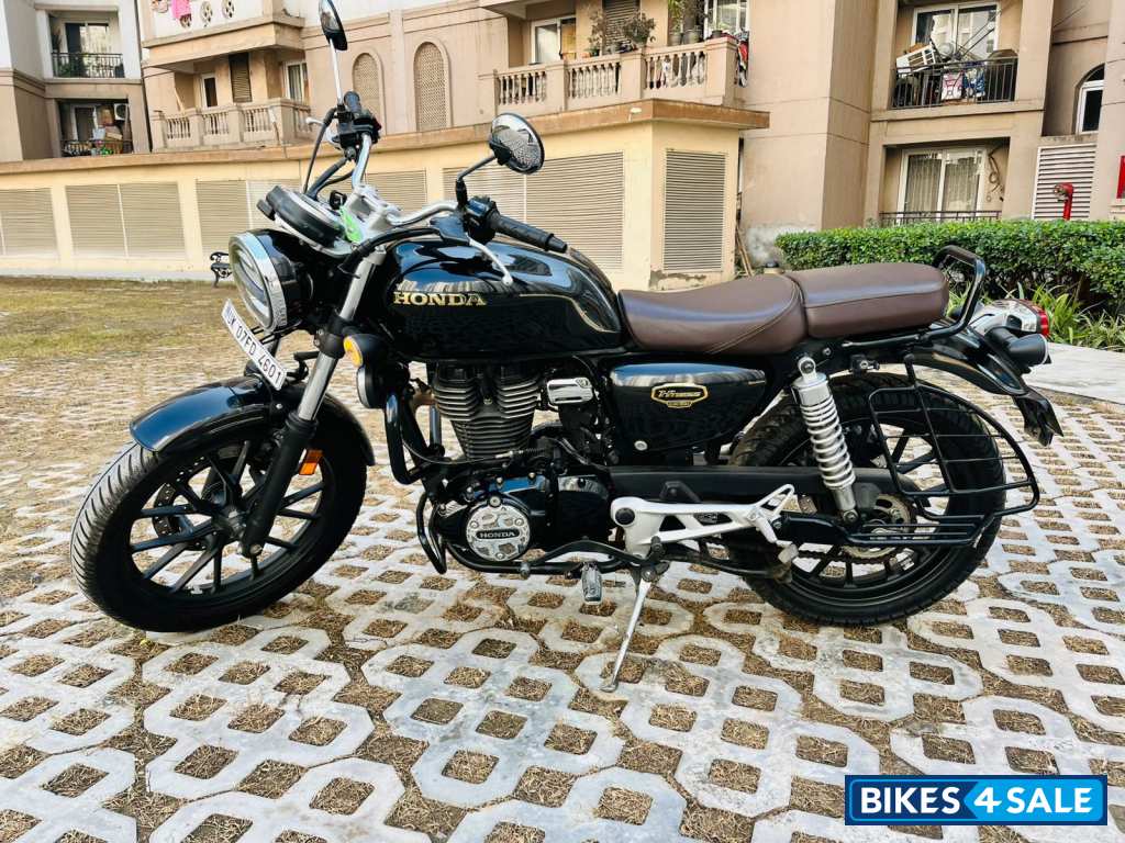Pearl Black Honda CB350 DLX Pro
