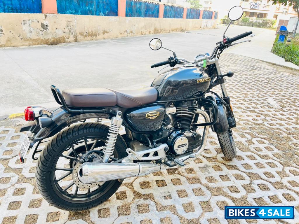 Pearl Black Honda CB350 DLX Pro