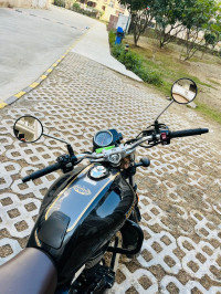 Pearl Black Honda CB350 DLX Pro