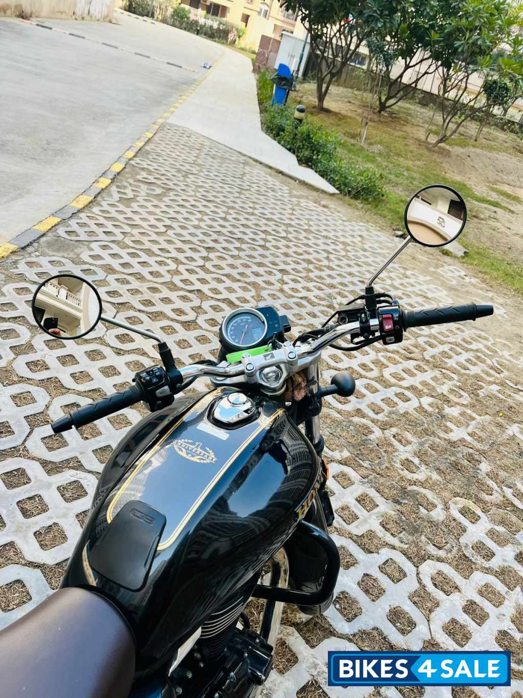 Pearl Black Honda CB350 DLX Pro