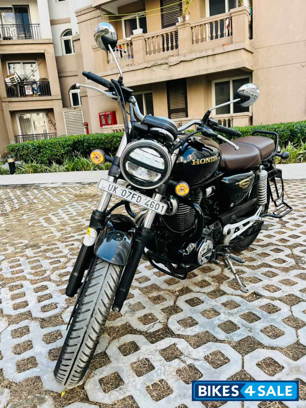 Pearl Black Honda CB350 DLX Pro