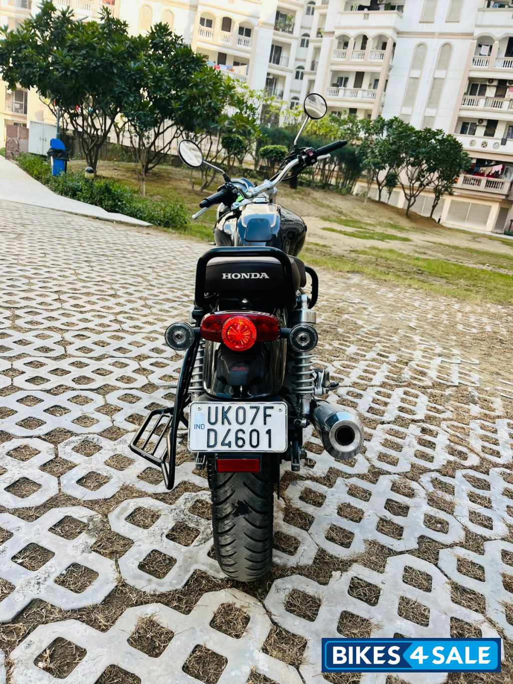 Pearl Black Honda CB350 DLX Pro