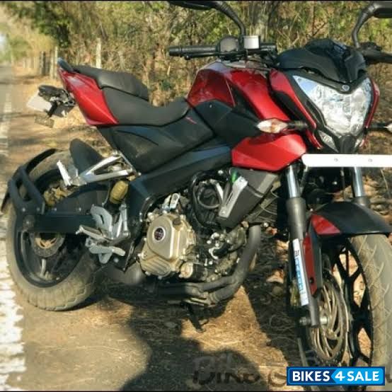 Red Bajaj Pulsar NS200