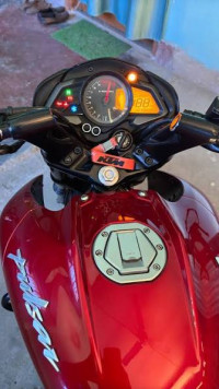 Red Bajaj Pulsar NS200