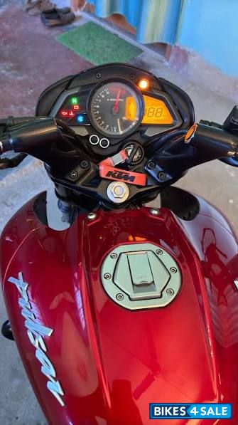 Red Bajaj Pulsar NS200