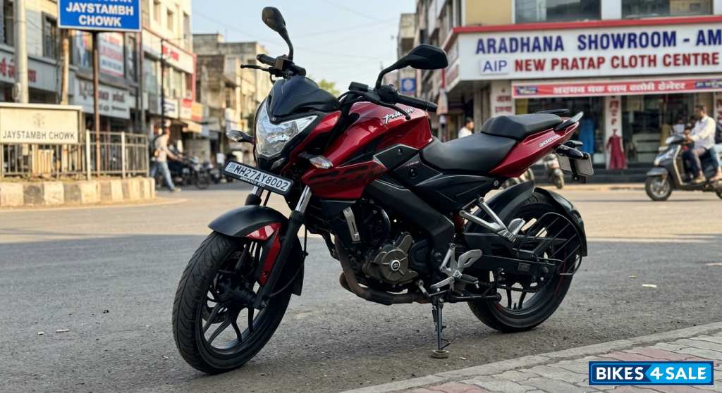 Red Bajaj Pulsar NS200