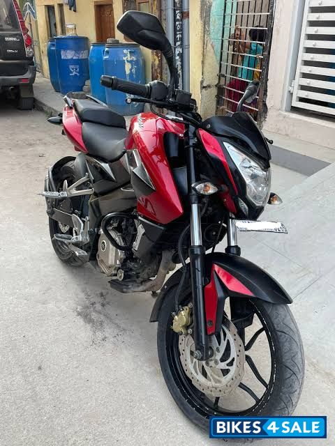 Red Bajaj Pulsar NS200