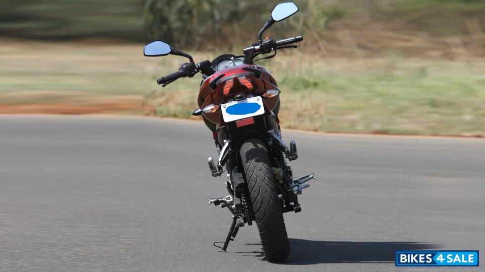 Red Bajaj Pulsar NS200