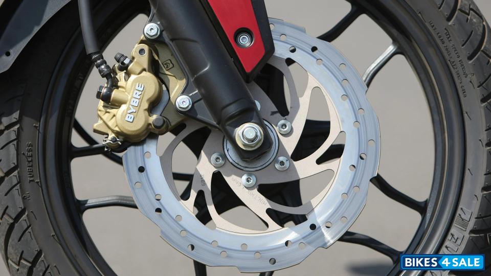 Red Bajaj Pulsar NS200