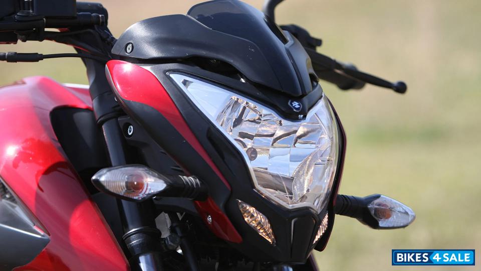 Red Bajaj Pulsar NS200