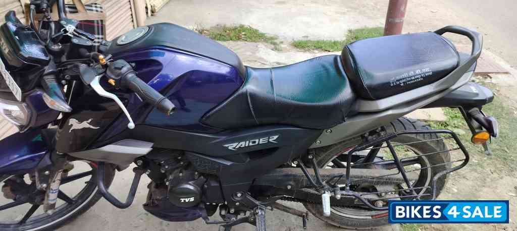 Blue TVS Raider Split Seat