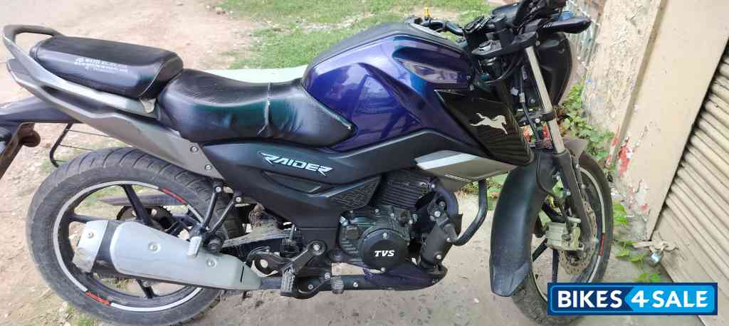 Blue TVS Raider Split Seat Blue TVS Raider Split Seat