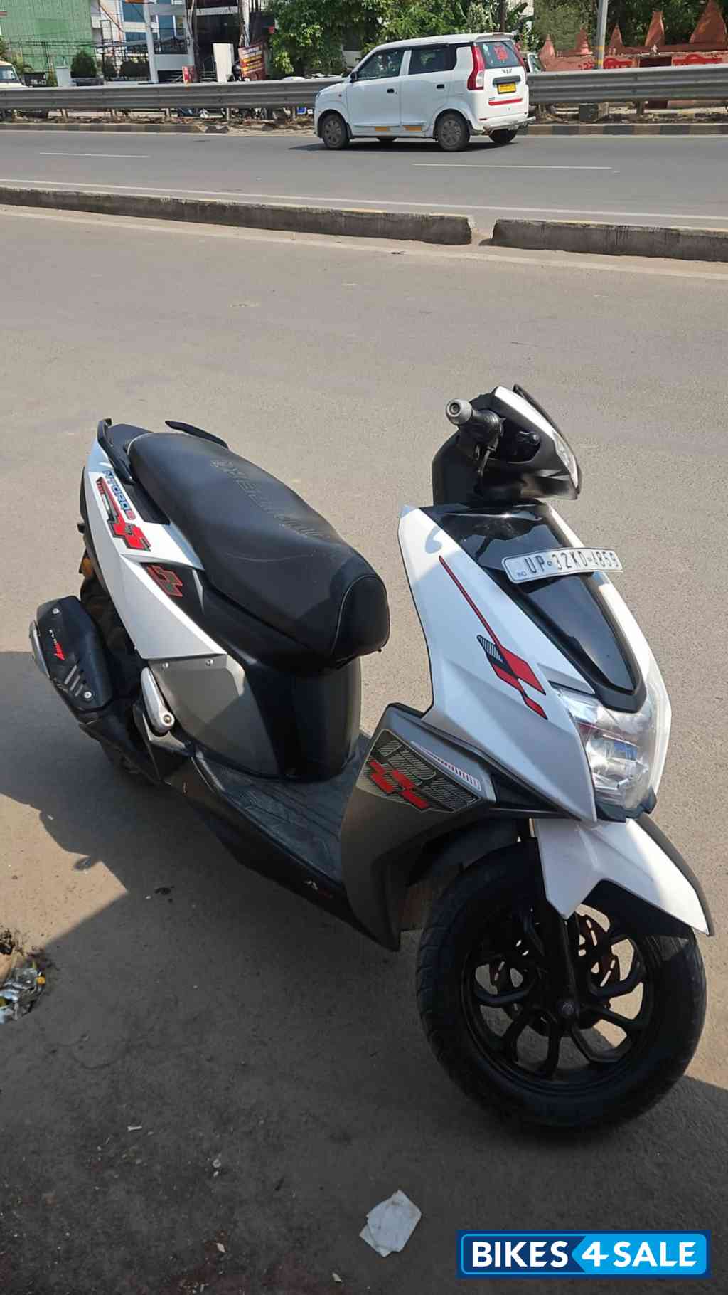 Matte White TVS NTORQ 125 Matte White TVS NTORQ 125