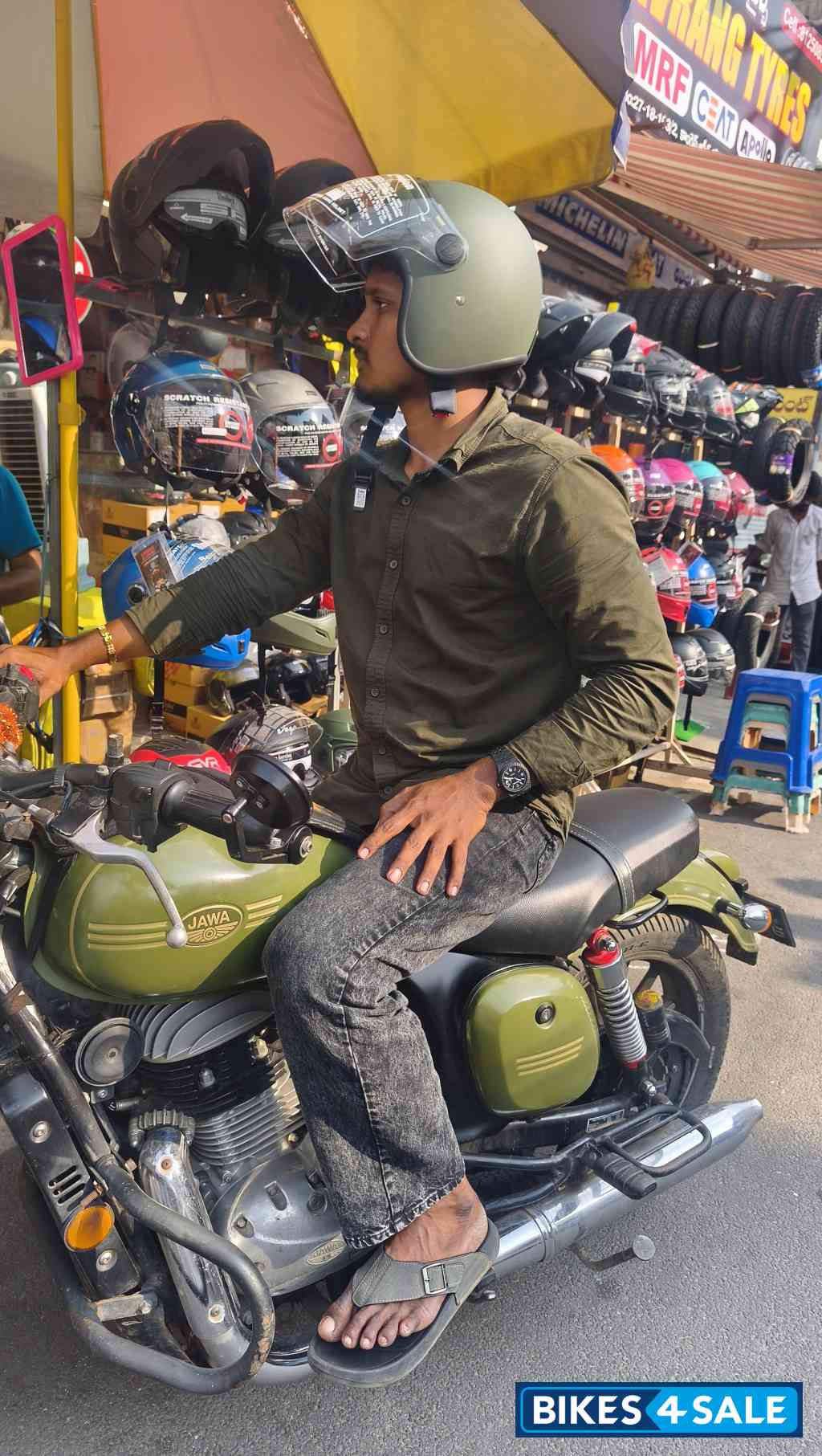 Military Green Jawa 42 Dual Channel ABS Cosmic Carbon Military Green Jawa 42 Dual Channel ABS Cosmic Carbon