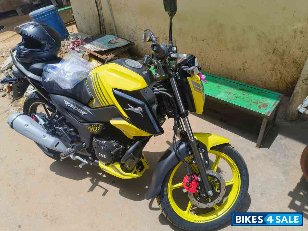 TVS Raider TFT Dual Disc