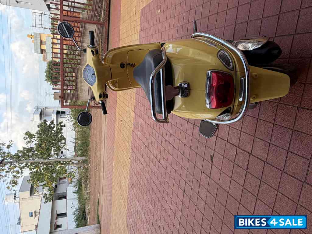 Yellow Vespa ZX 125 Yellow Vespa ZX 125