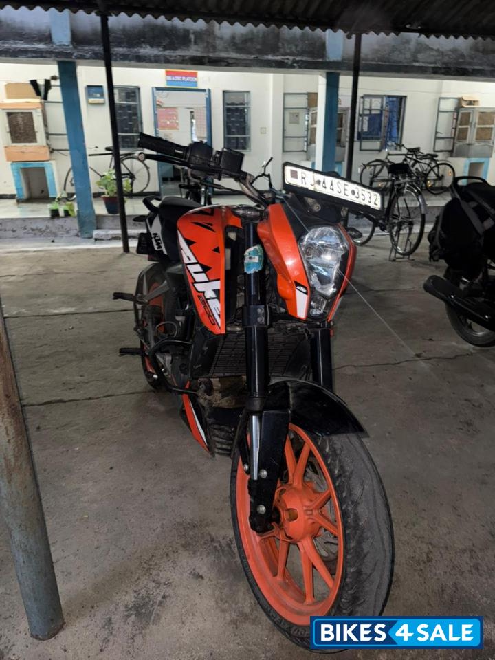 Orange KTM Duke 200