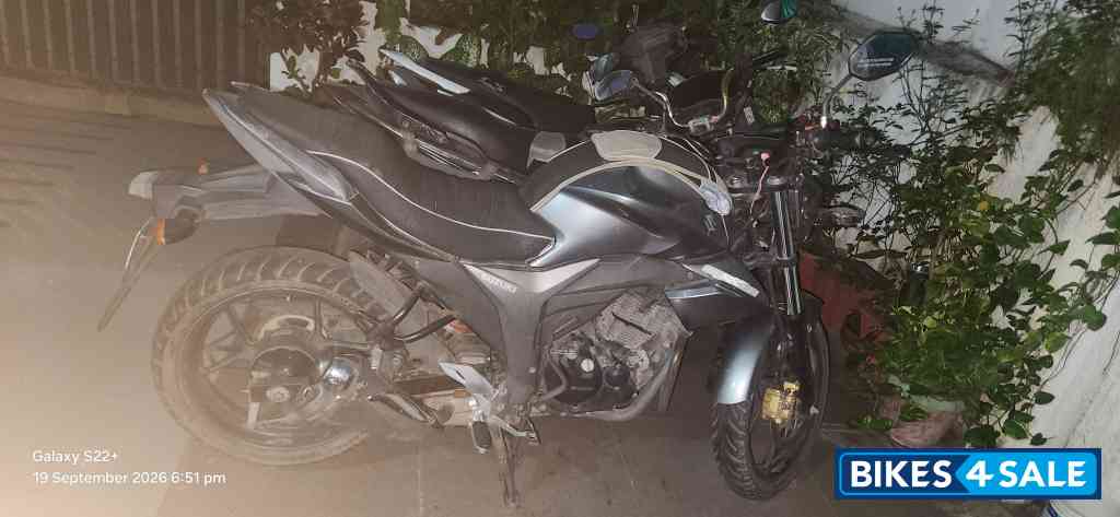 Silver Grey Suzuki Gixxer 150