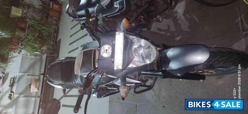 Silver Grey Suzuki Gixxer 150 Silver Grey Suzuki Gixxer 150