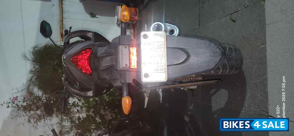 Silver Grey Suzuki Gixxer 150 Silver Grey Suzuki Gixxer 150