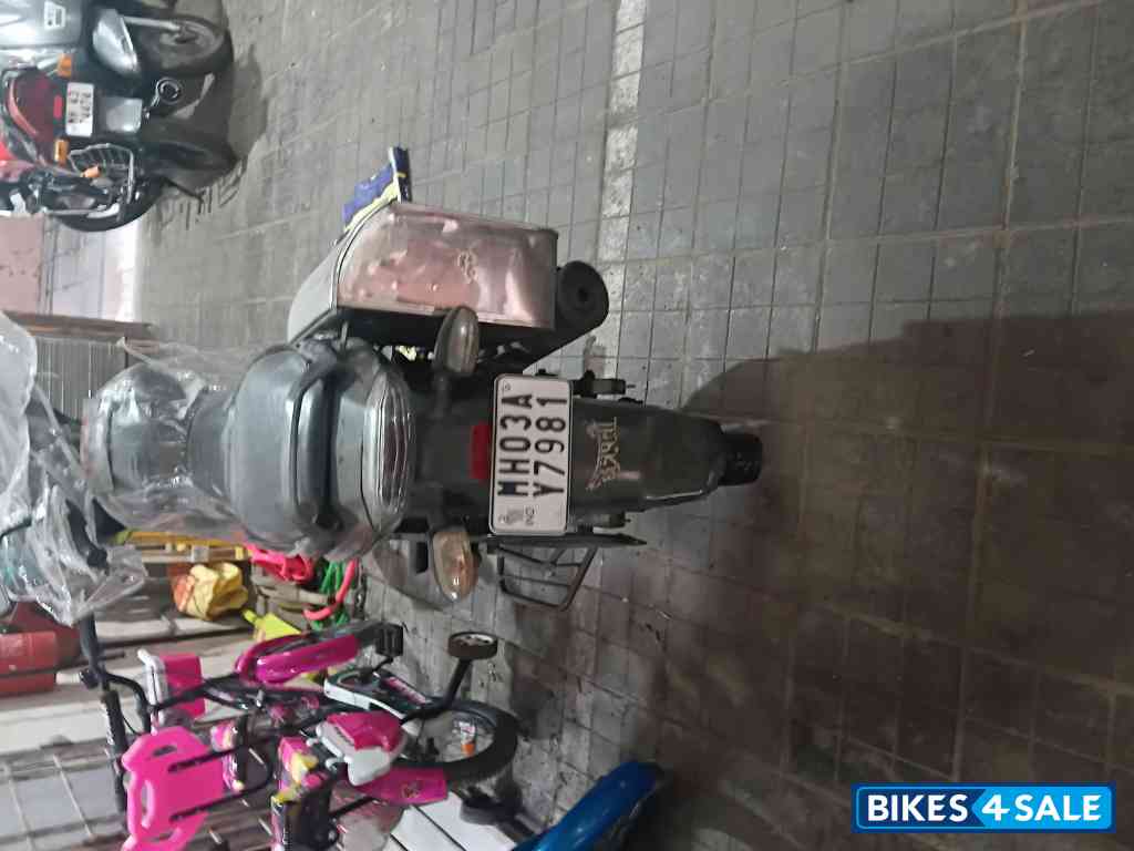 Black Bajaj Discover 100 DTS-Si Black Bajaj Discover 100 DTS-Si