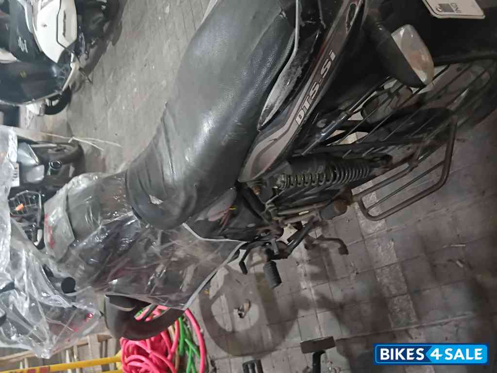 Black Bajaj Discover 100 DTS-Si Black Bajaj Discover 100 DTS-Si