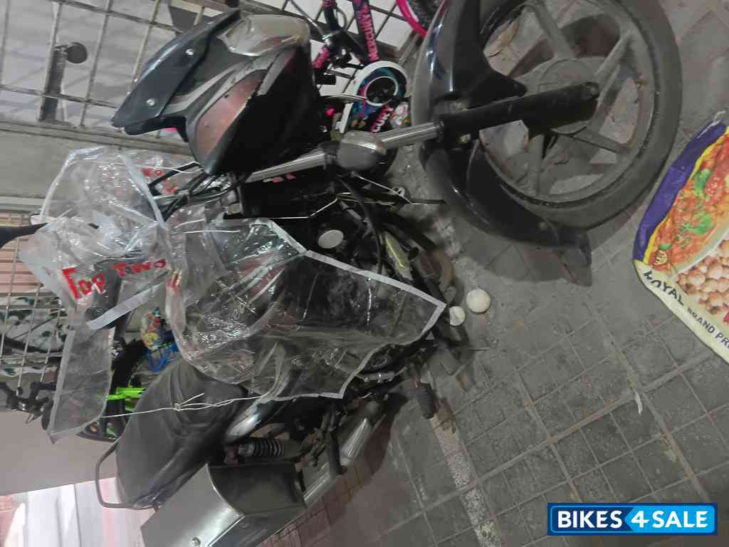 Black Bajaj Discover 100 DTS-Si Black Bajaj Discover 100 DTS-Si