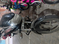 Black Bajaj Discover 100 DTS-Si