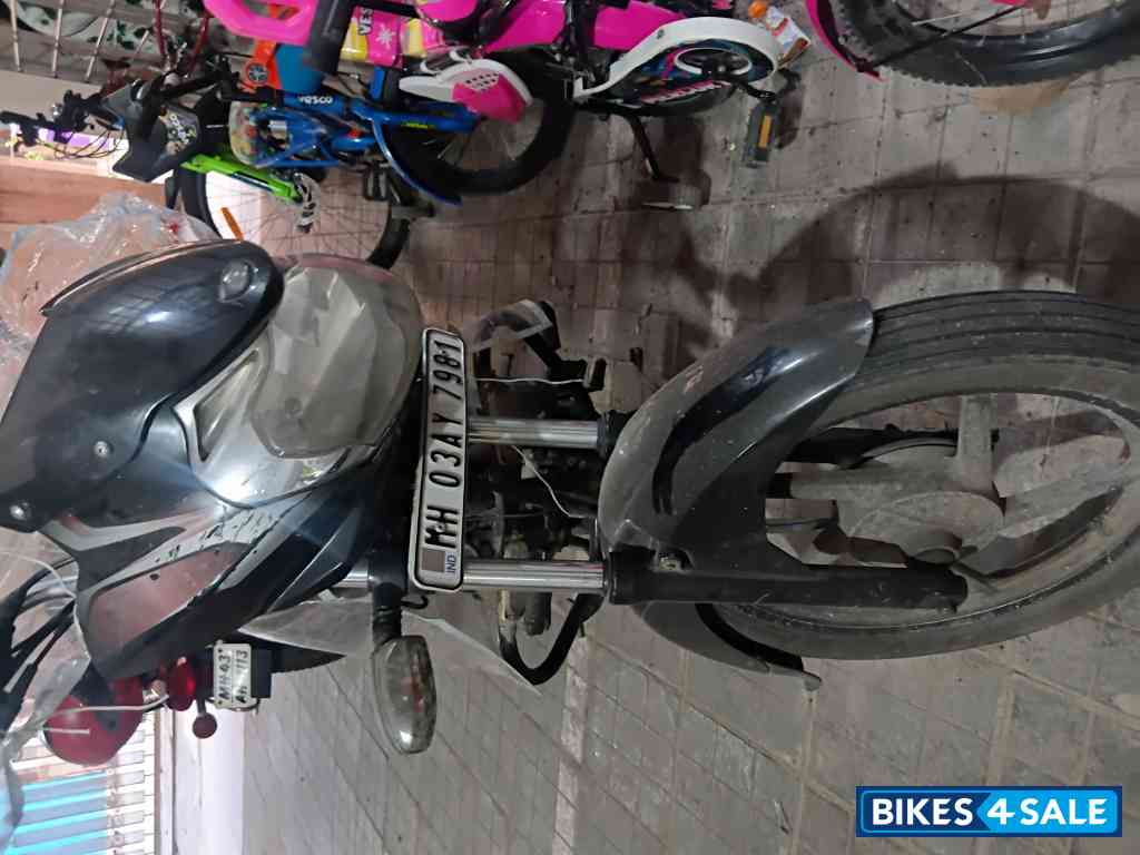 Black Bajaj Discover 100 DTS-Si Black Bajaj Discover 100 DTS-Si